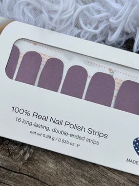 🩶5/$30 New York Minute Color Street Nail Strips Deep Raspberry Shimmer
NEW